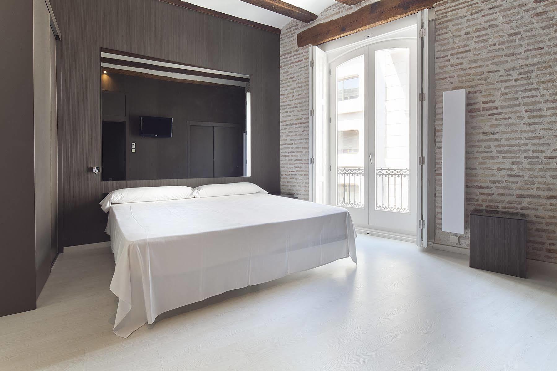 Gasthuis Cosy Embajador 2*